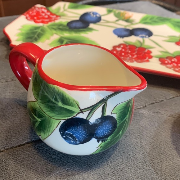 SALE!!!! Berry cream and sugar bowl with serving tray.     2 - Picture 4 of 15